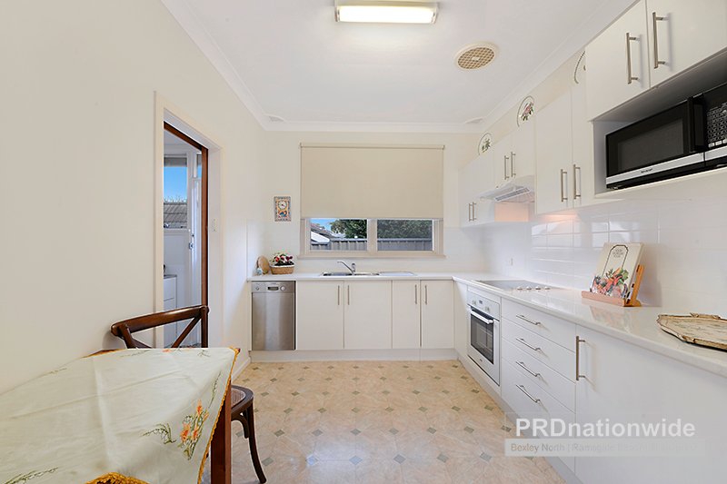 8/10 Oldham Crescent DOLLS POINT 4