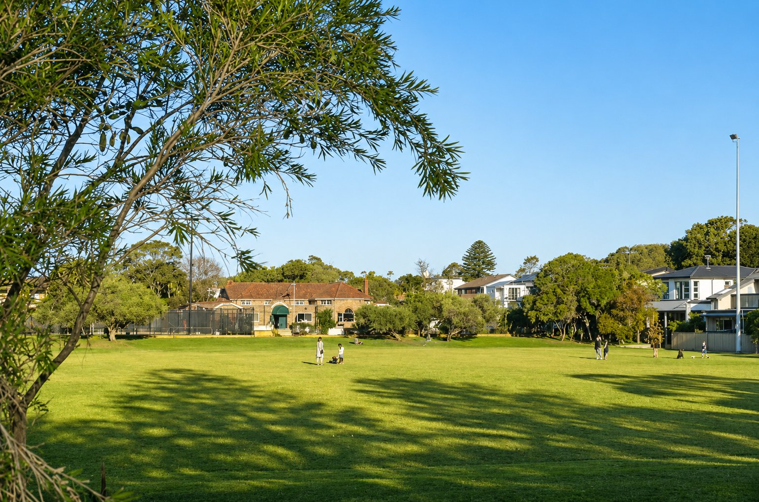 8/10 Warners Avenue NORTH BONDI 8