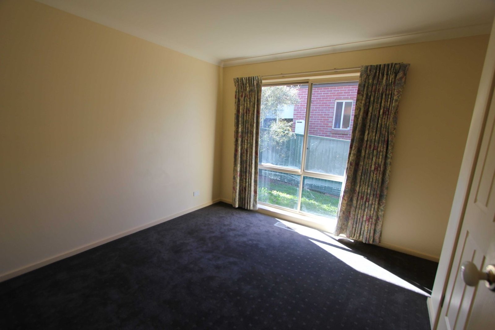 Gallery: 8/1010 Geelong Road