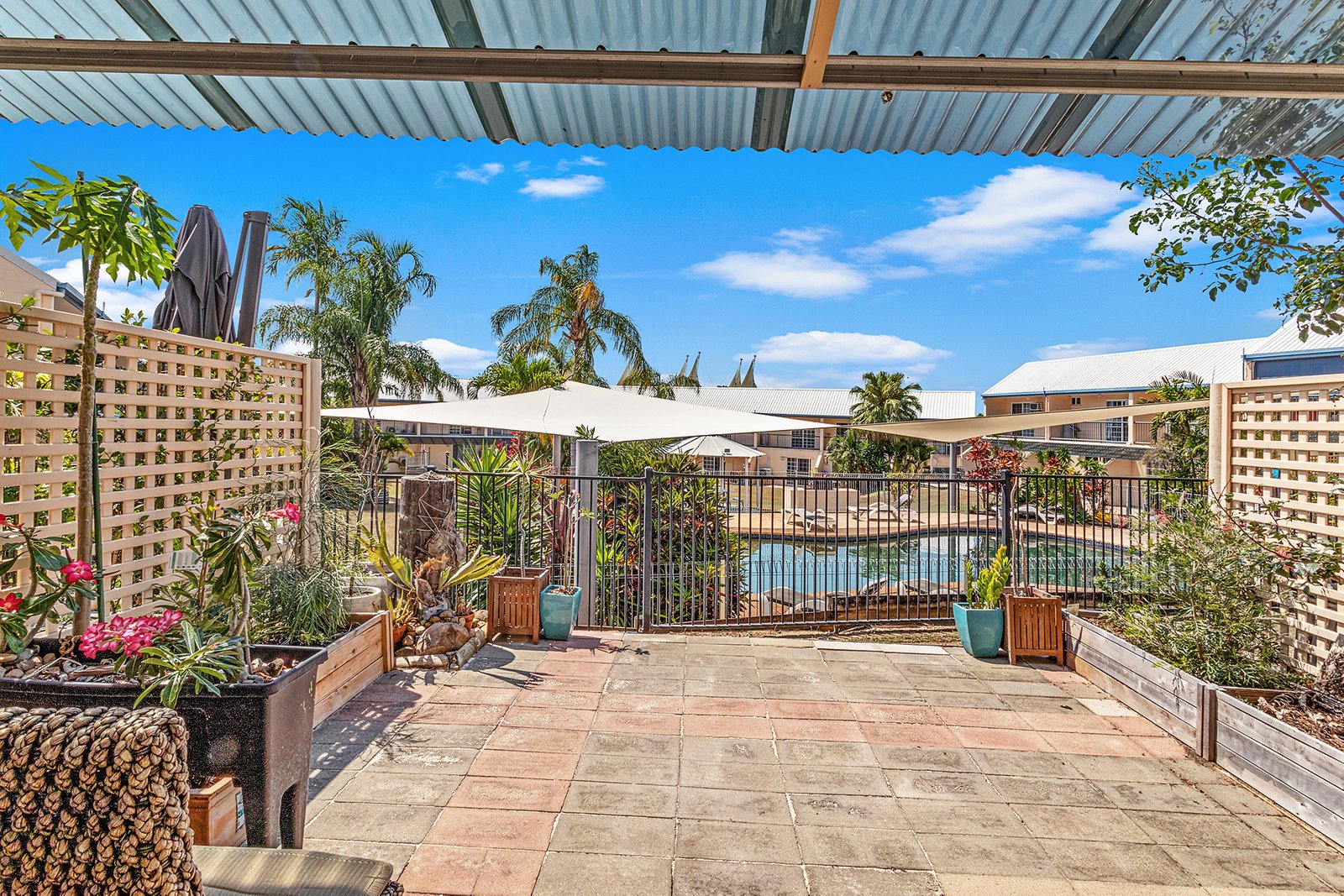 8/11 Island Drive CANNONVALE 1