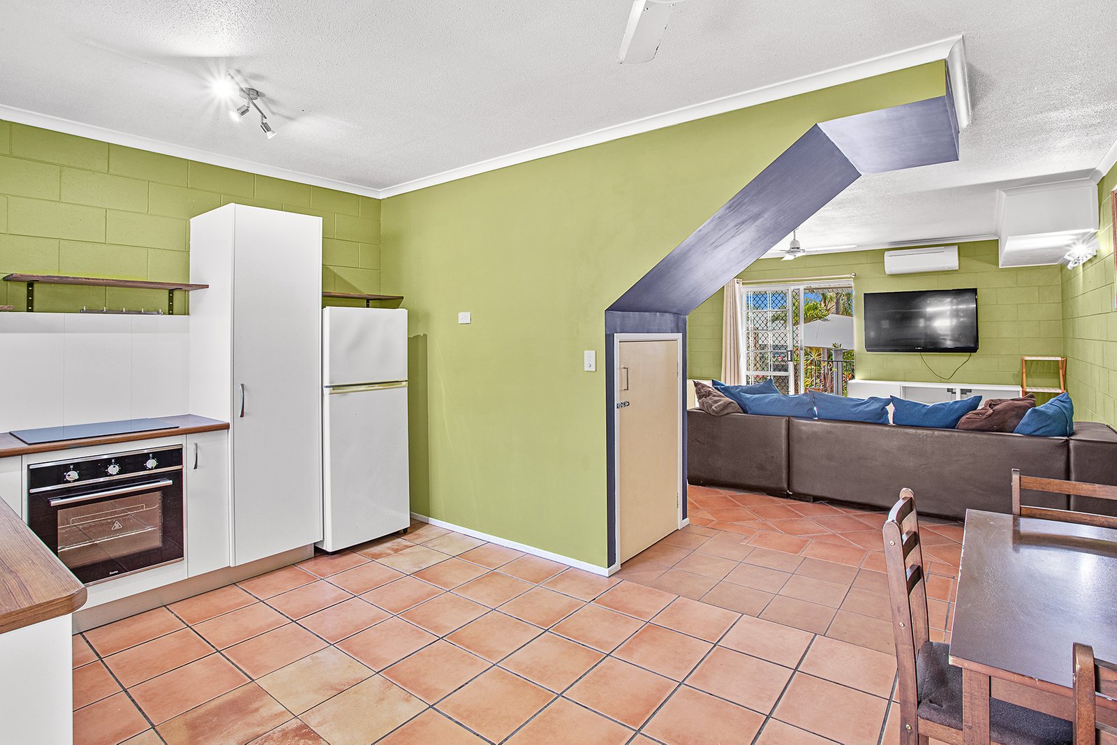 8/11 Island Drive CANNONVALE 2