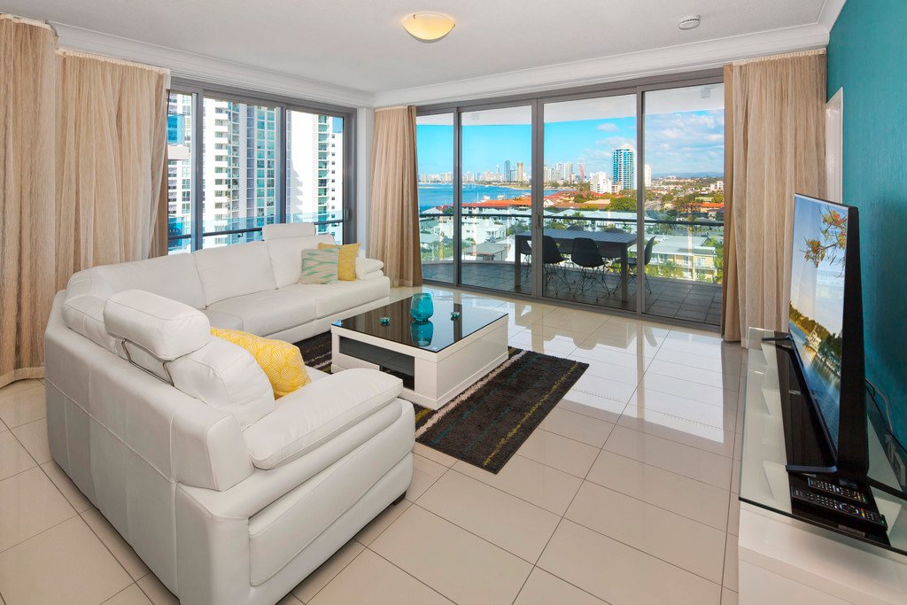 811/19 Imperial Parade LABRADOR 2