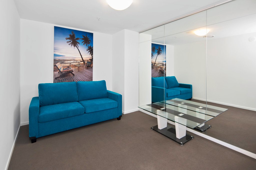 811/19 Imperial Parade LABRADOR 8