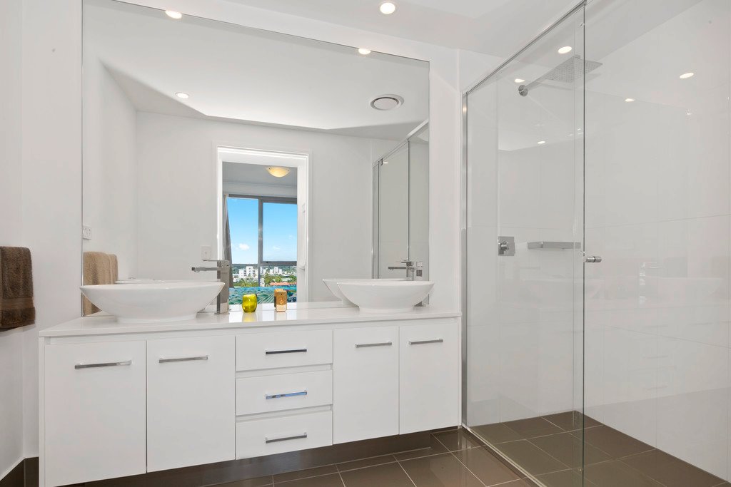 811/19 Imperial Parade LABRADOR 9