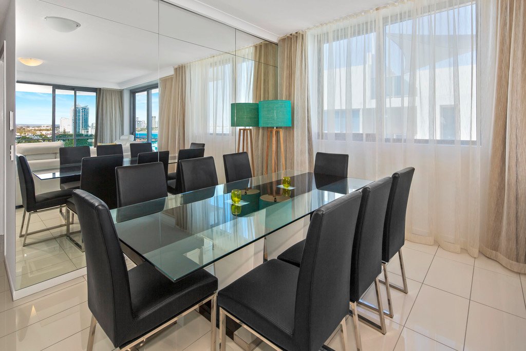 811/19 Imperial Parade LABRADOR 13