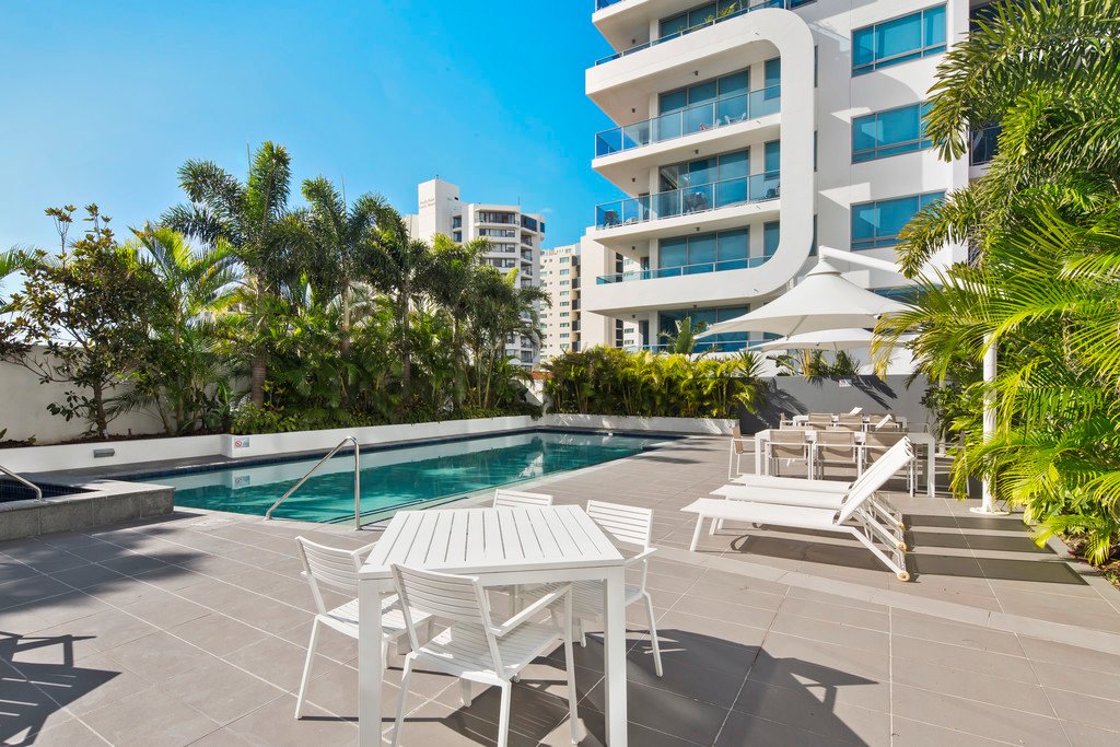 811/19 Imperial Parade LABRADOR 16