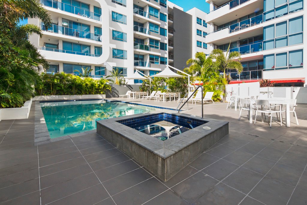 811/19 Imperial Parade LABRADOR 17