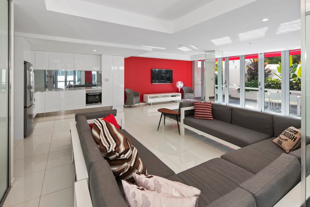 811/19 Imperial Parade LABRADOR 19