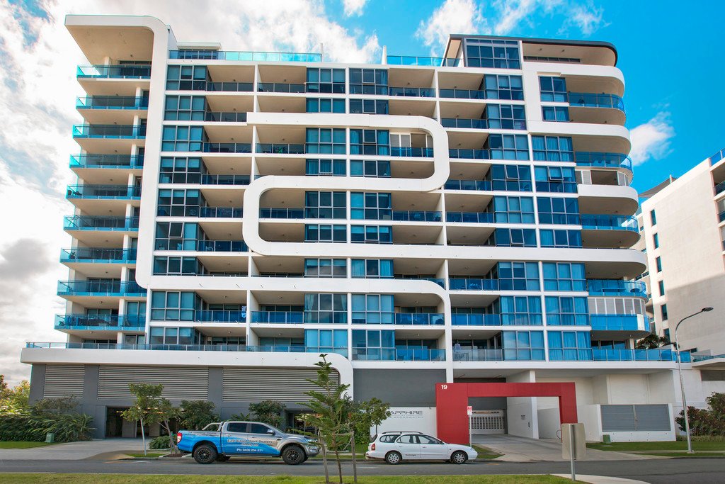 811/19 Imperial Parade LABRADOR 22