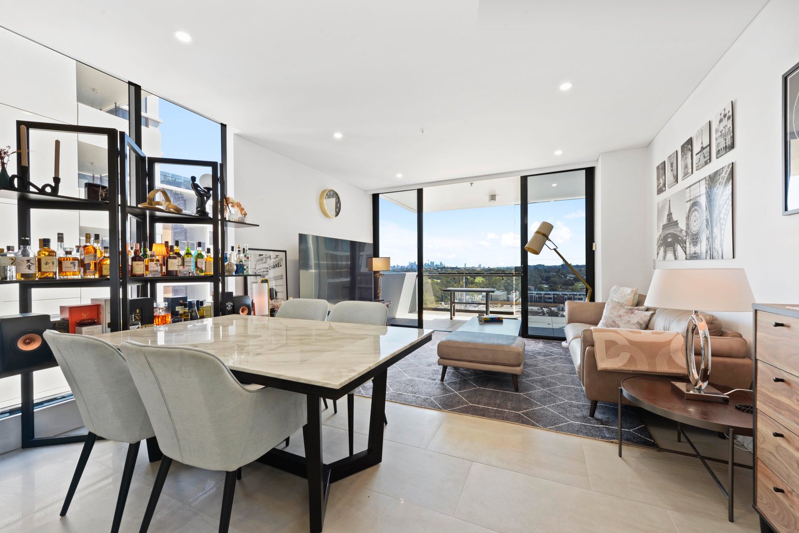 811/3 Finch Drive EASTGARDENS 2