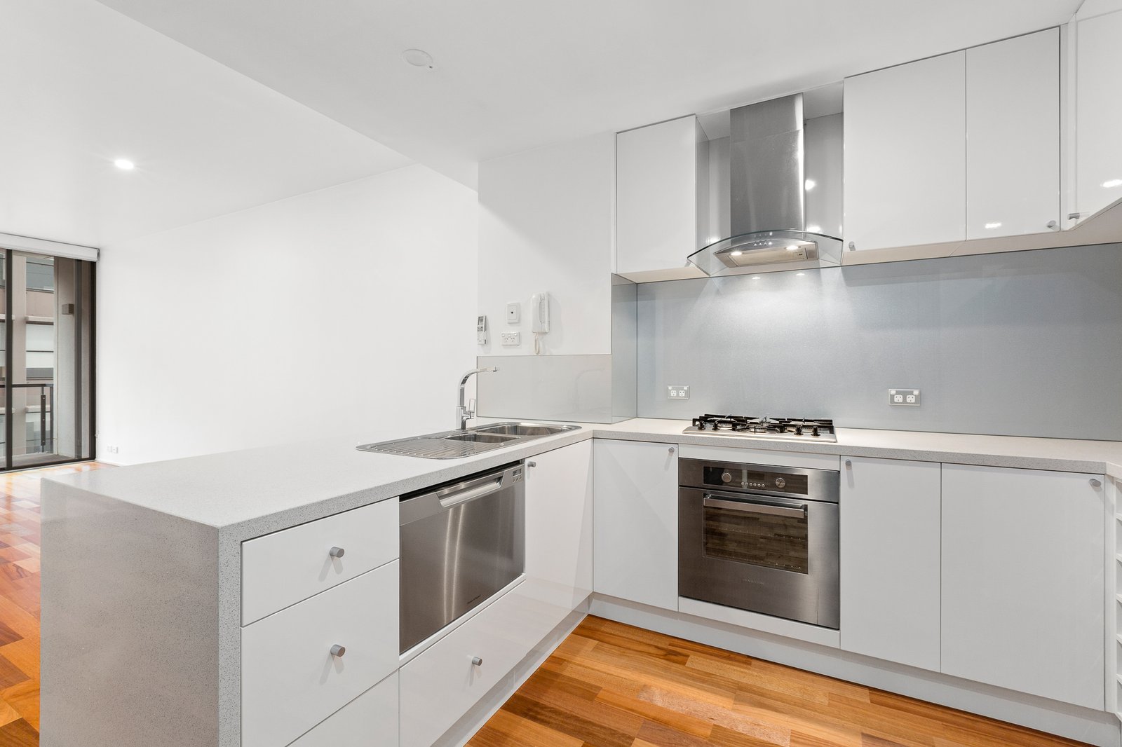 Gallery: 811/610 St Kilda Road