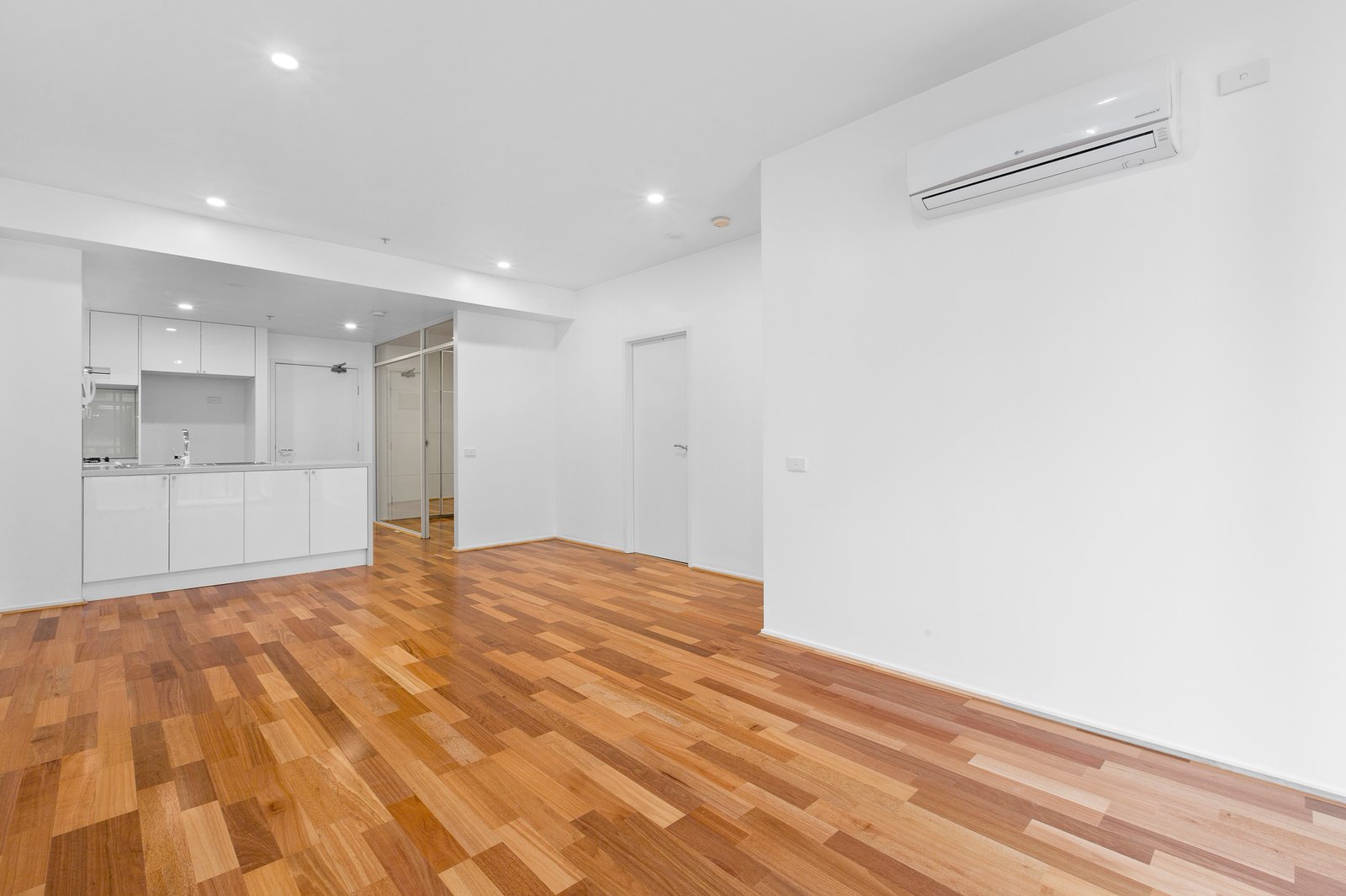 Gallery: 811/610 St Kilda Road