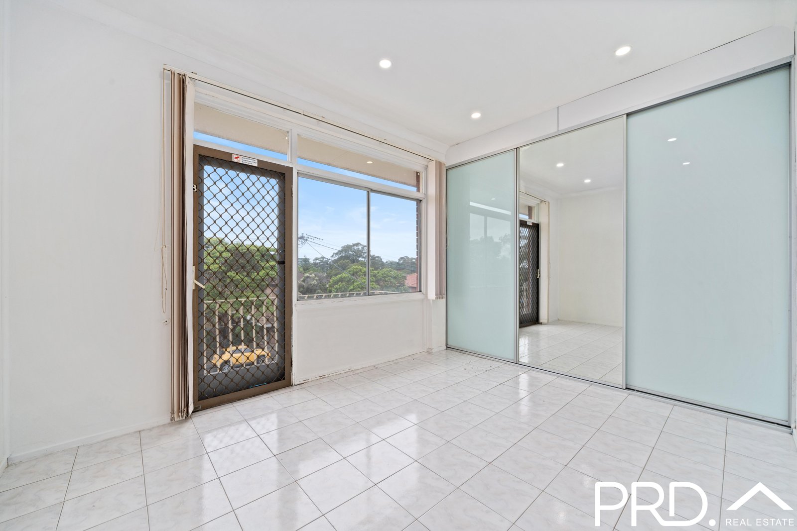 8/12 Colin Street LAKEMBA 3