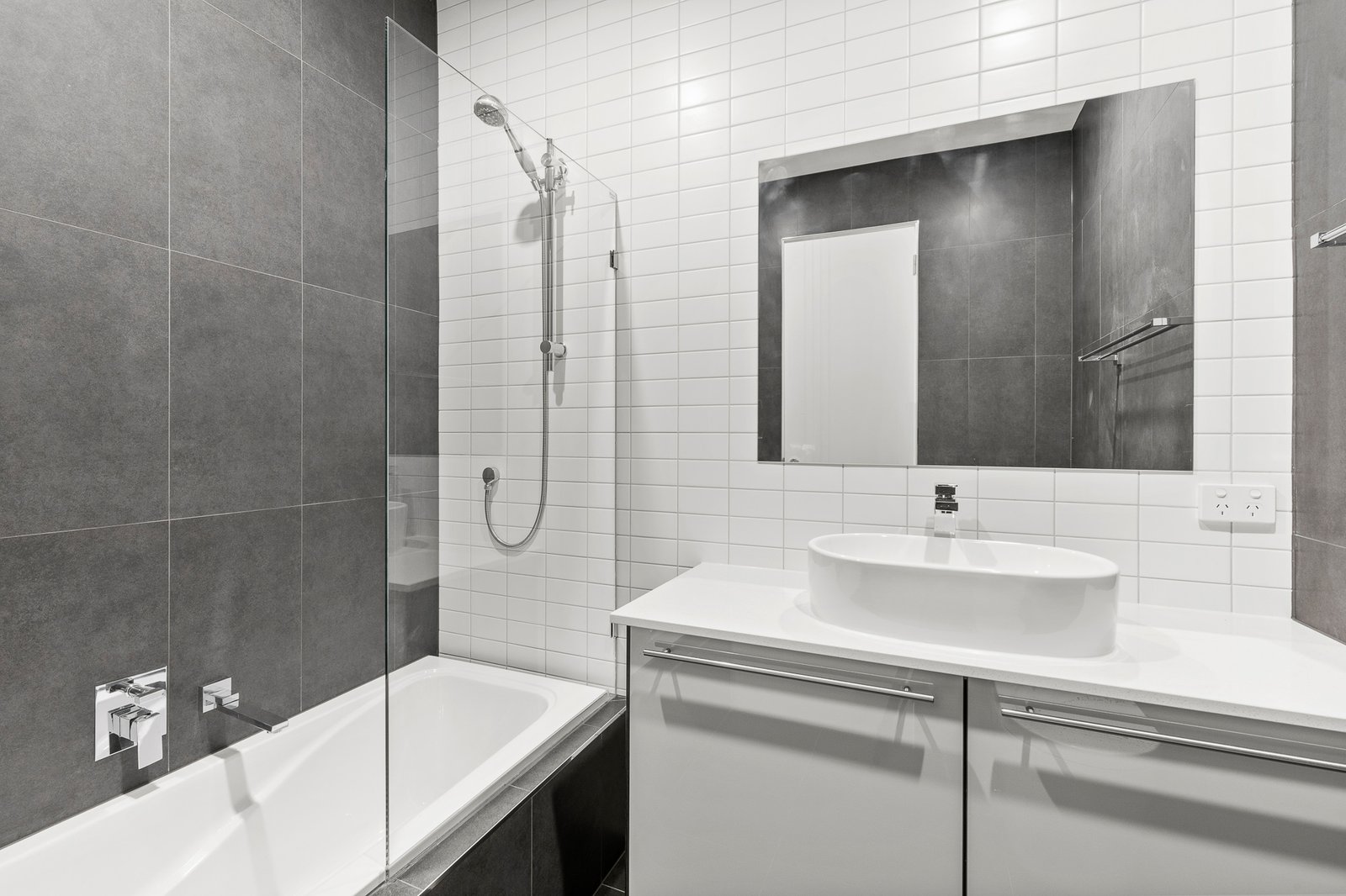 Gallery: 8/12 Gleniffer Avenue