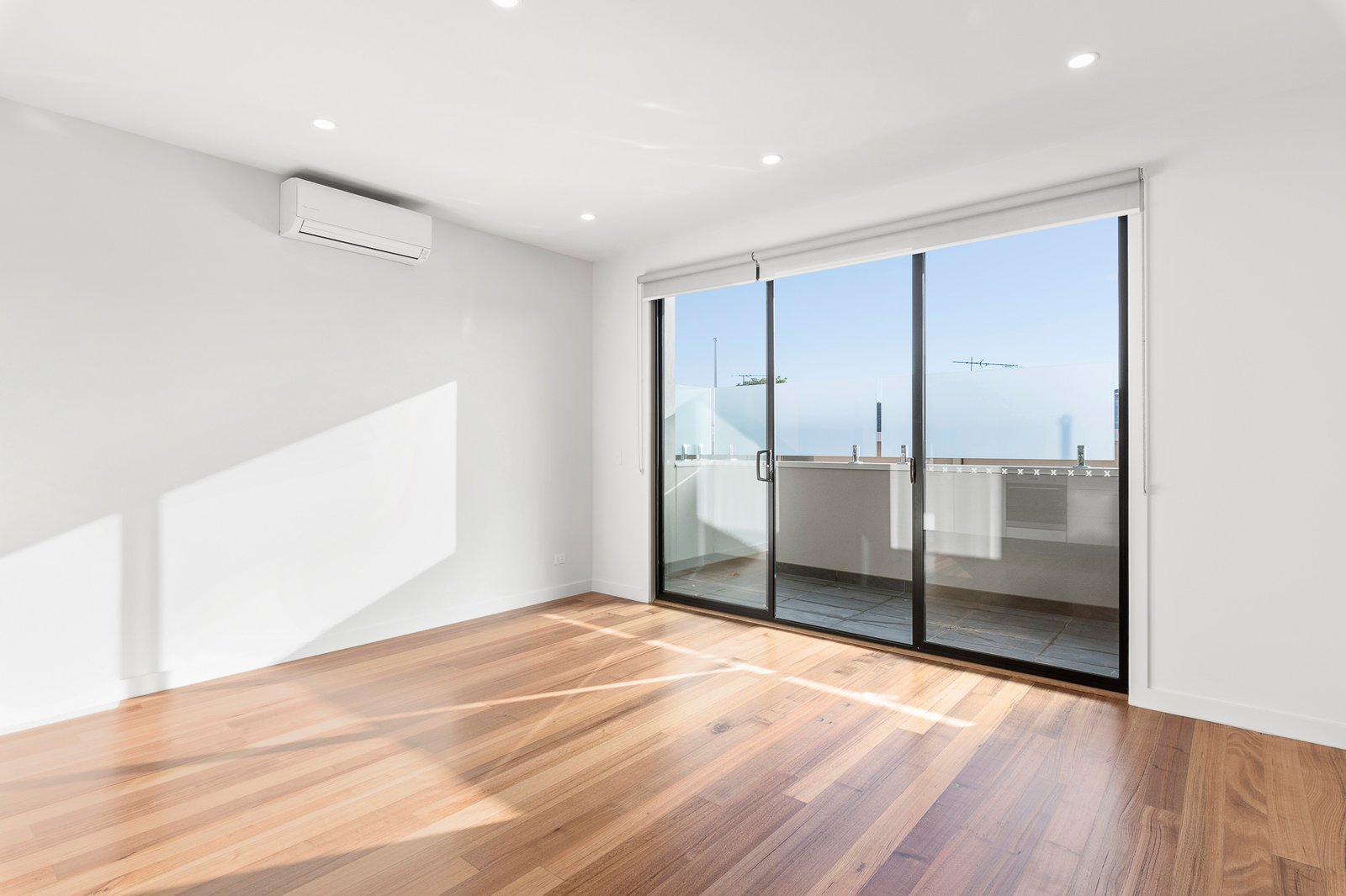 Gallery: 8/12 Gleniffer Avenue