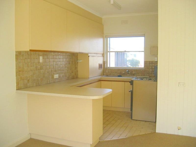 Gallery: 8/122 Beach Road