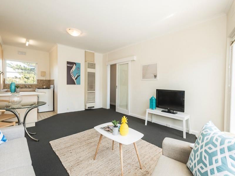 Gallery: 8/122 Beach Road