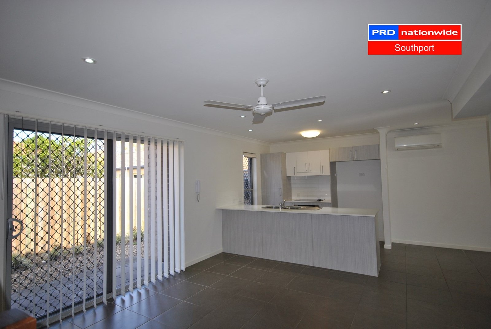 8/126 Central Street LABRADOR 2