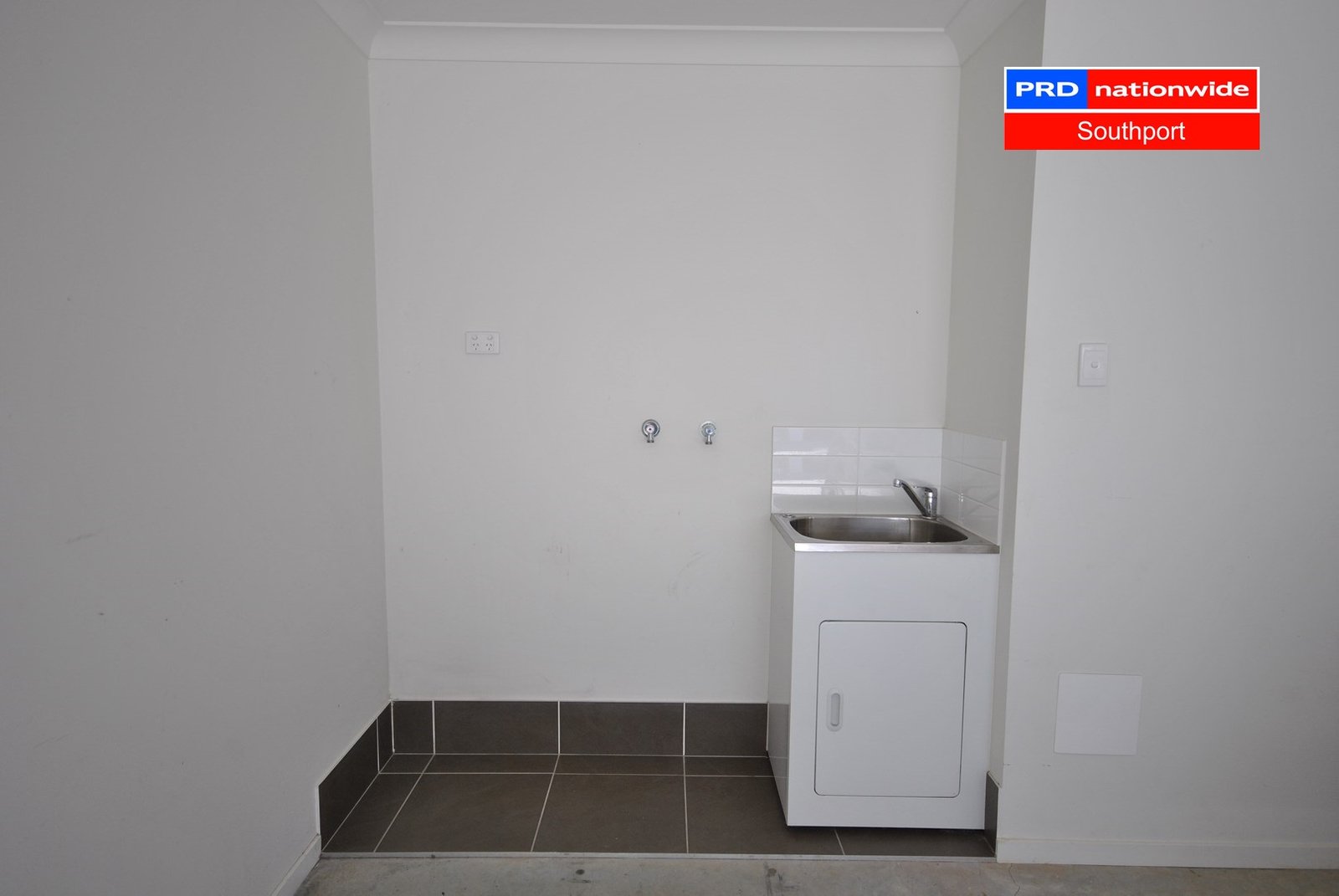 8/126 Central Street LABRADOR 16