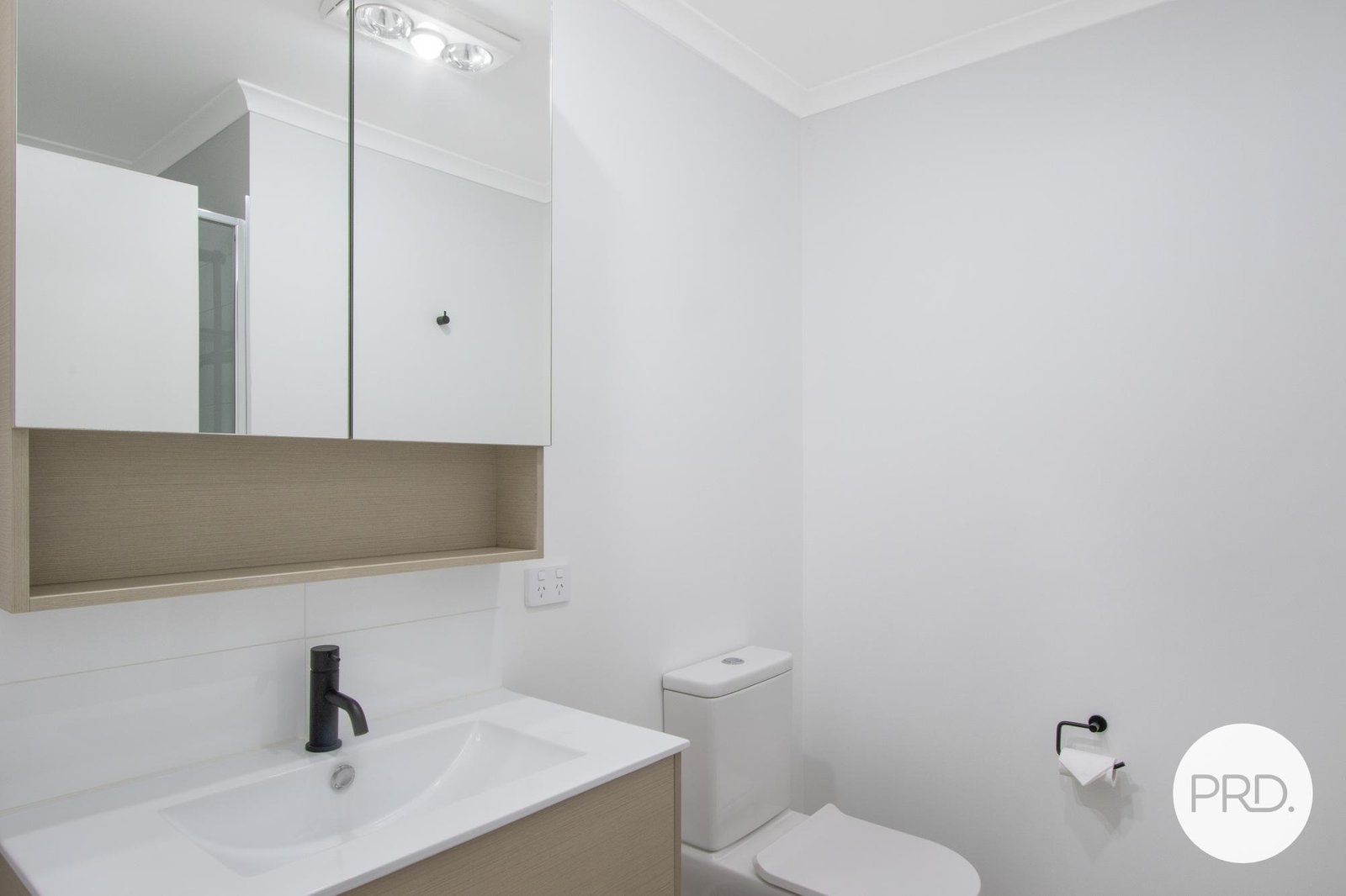 8/128 Easty Street PHILLIP 7