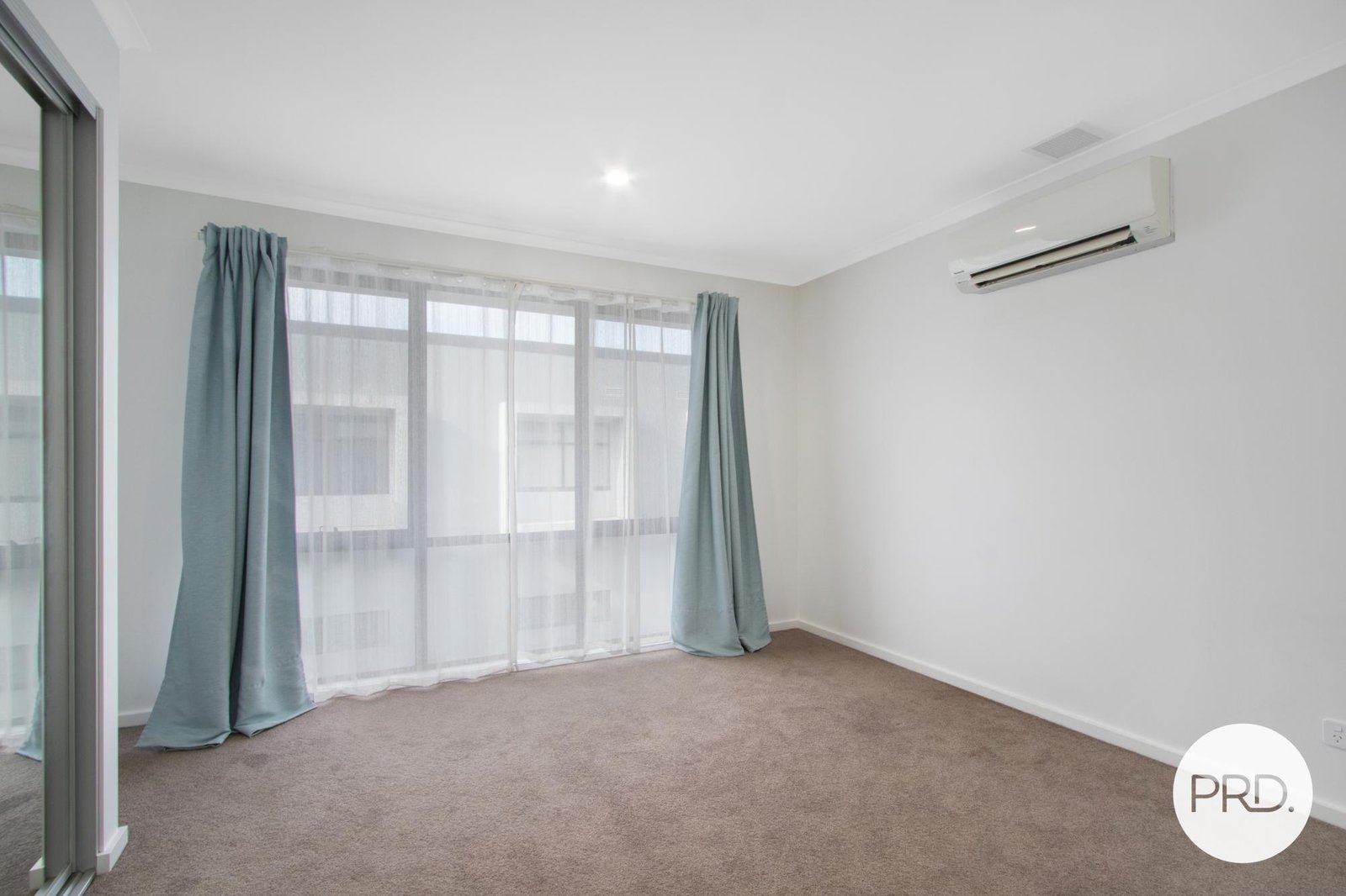 8/128 Easty Street PHILLIP 8