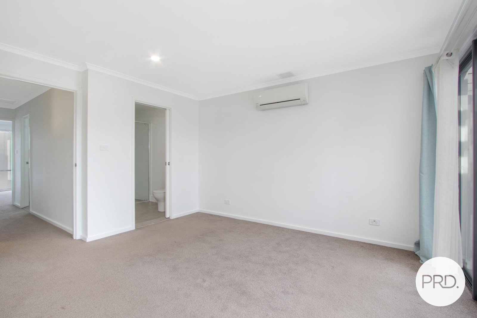 8/128 Easty Street PHILLIP 12