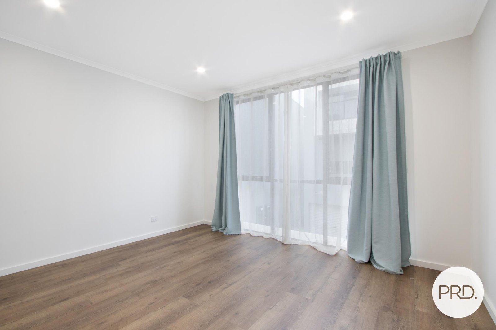 8/128 Easty Street PHILLIP 18