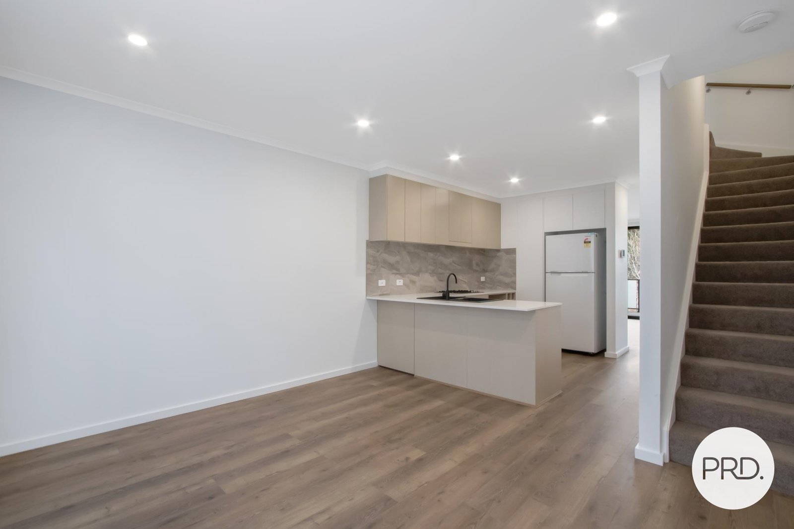 8/128 Easty Street PHILLIP 19