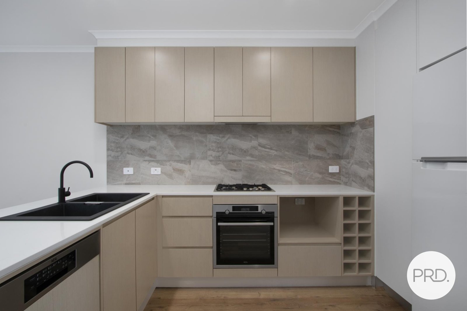 8/128 Easty Street PHILLIP 21