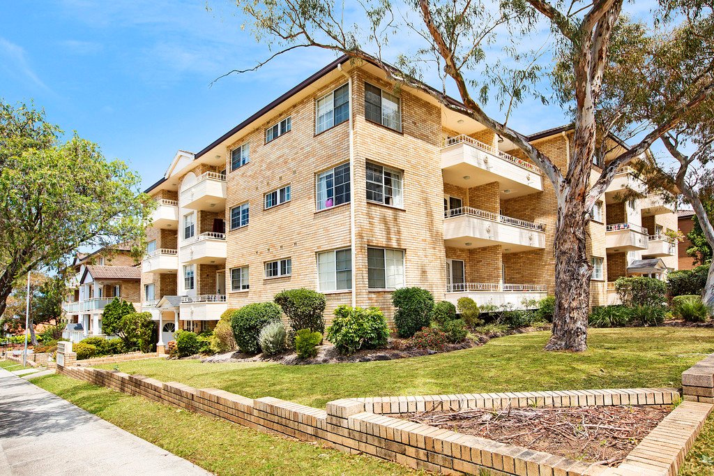 8/13 English Street KOGARAH 1