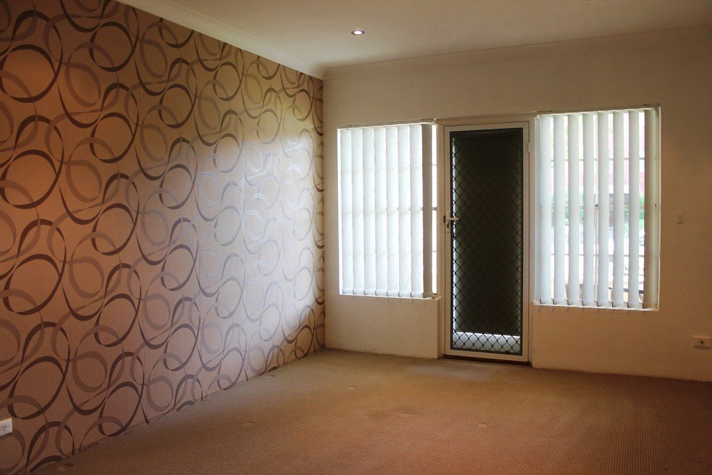 8/13 English Street KOGARAH 4