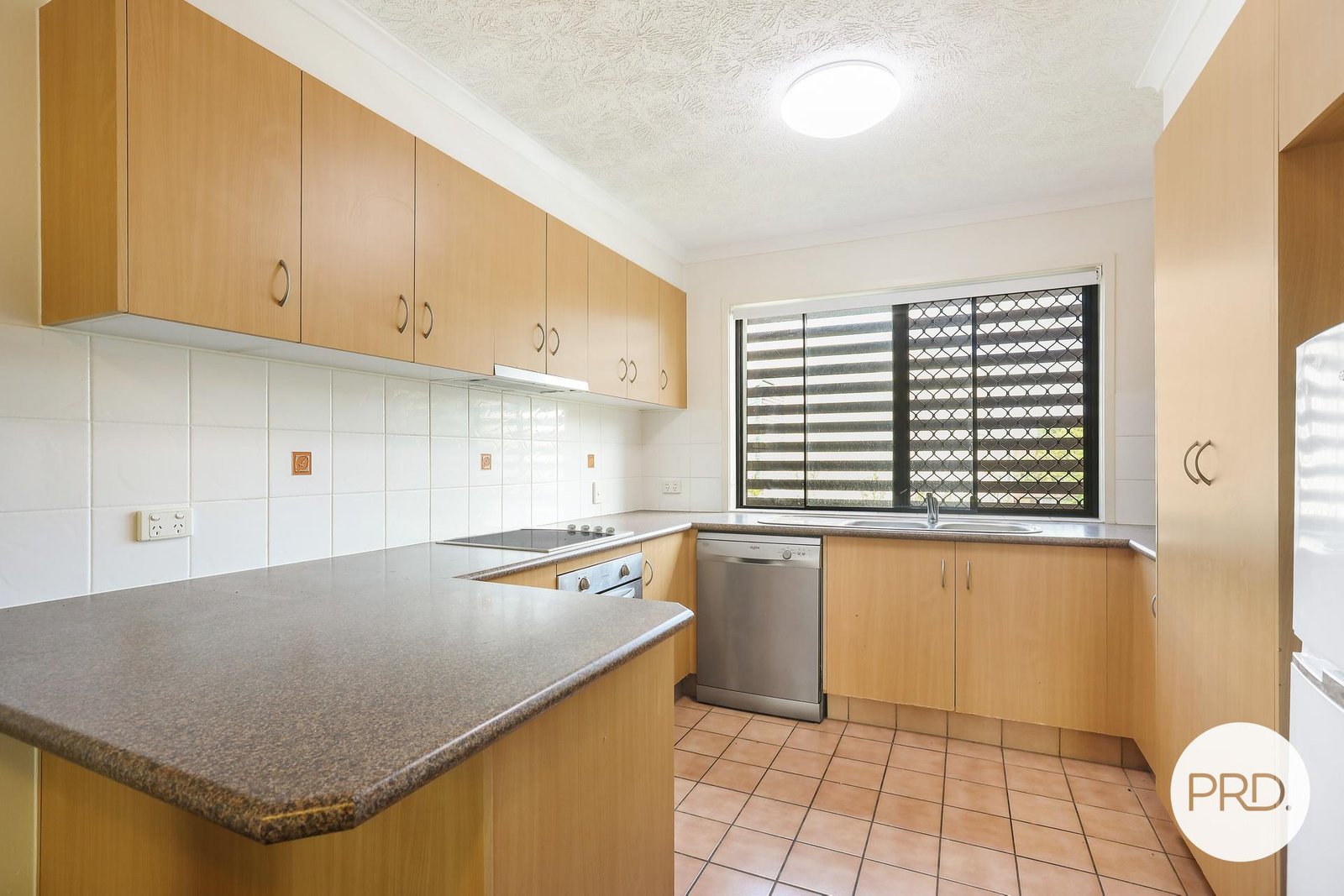 8/13 Johnston Street SOUTHPORT 3