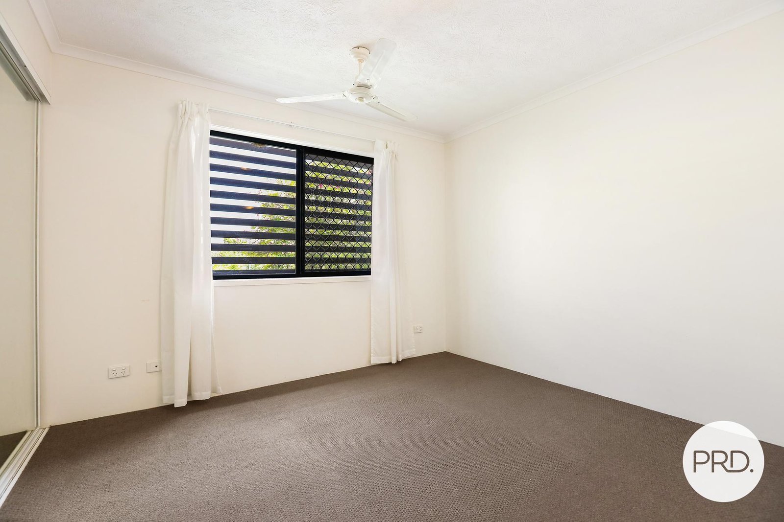 8/13 Johnston Street SOUTHPORT 9