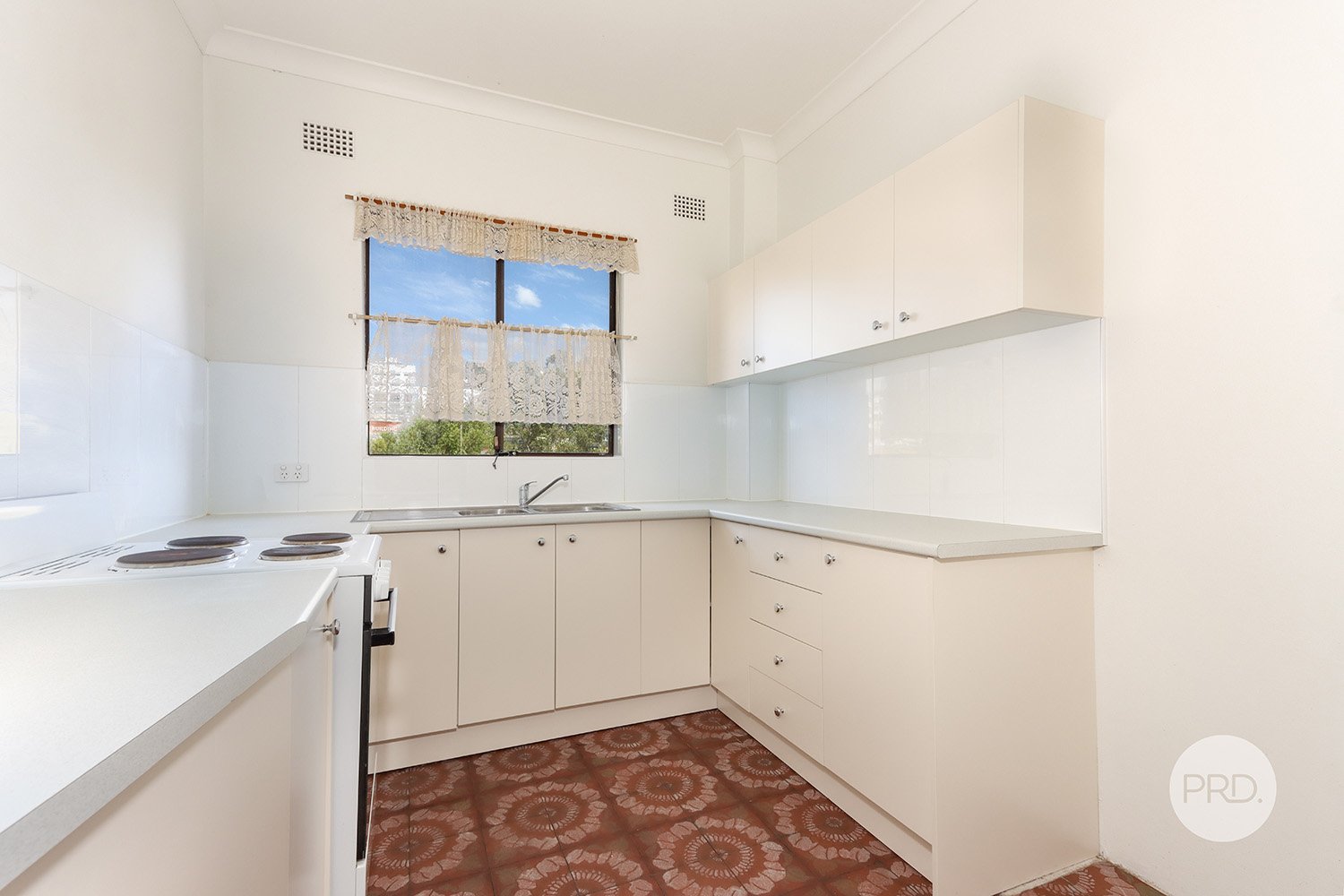 8/13 Railway Street KOGARAH 2