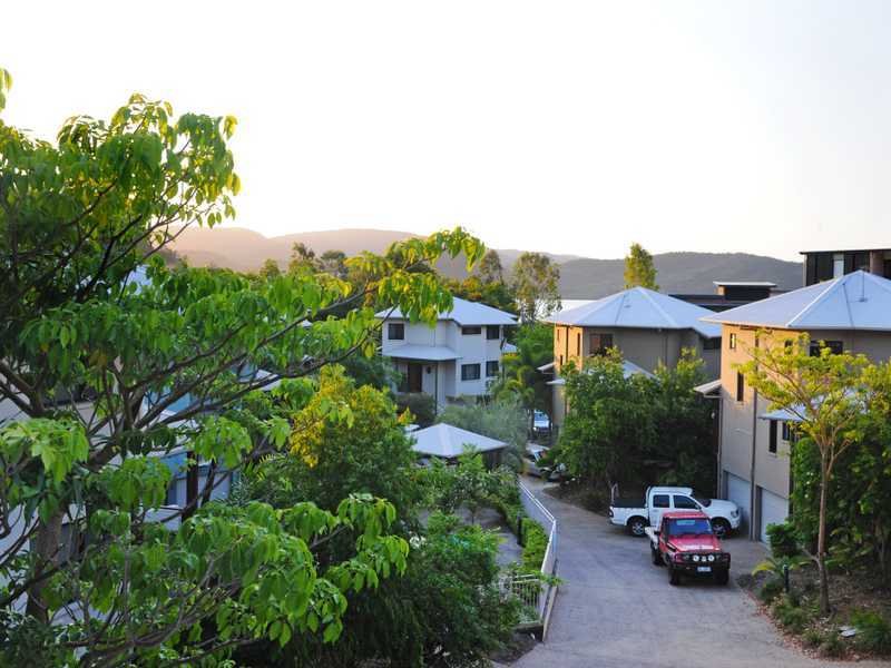 8/14 Altmann Avenue CANNONVALE 3