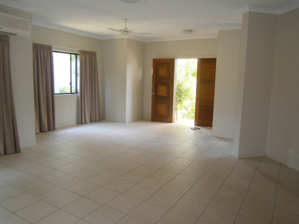 8/14 Altmann Avenue CANNONVALE 4