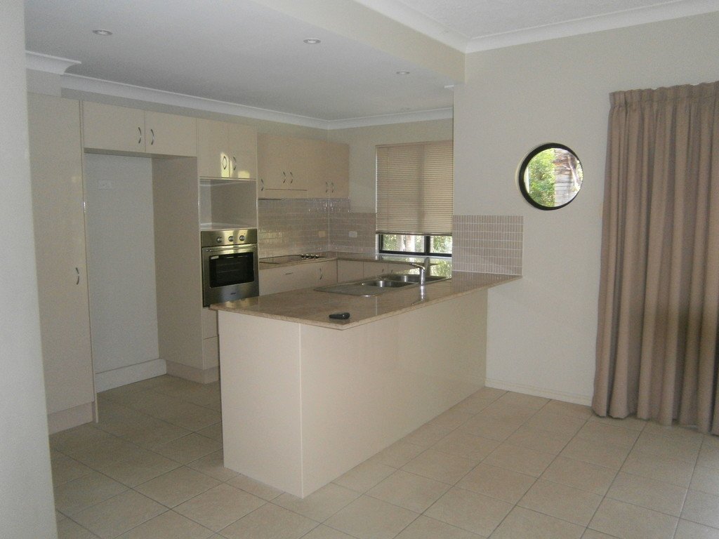 8/14 Altmann Avenue CANNONVALE 5