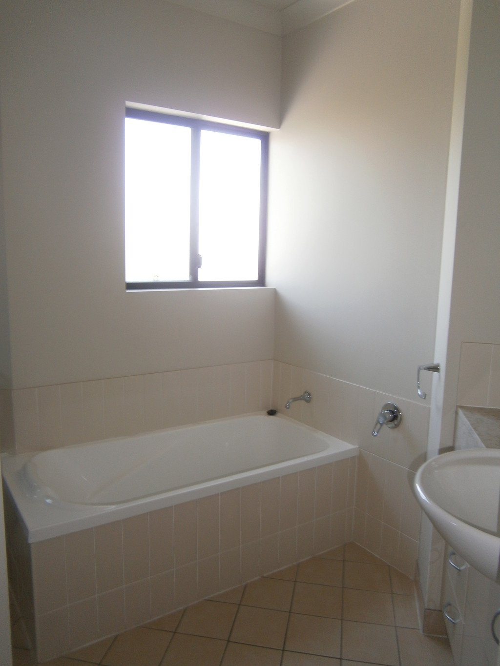 8/14 Altmann Avenue CANNONVALE 11