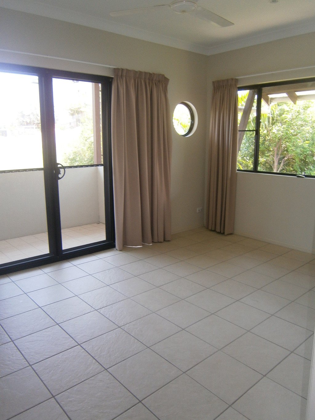 8/14 Altmann Avenue CANNONVALE 5