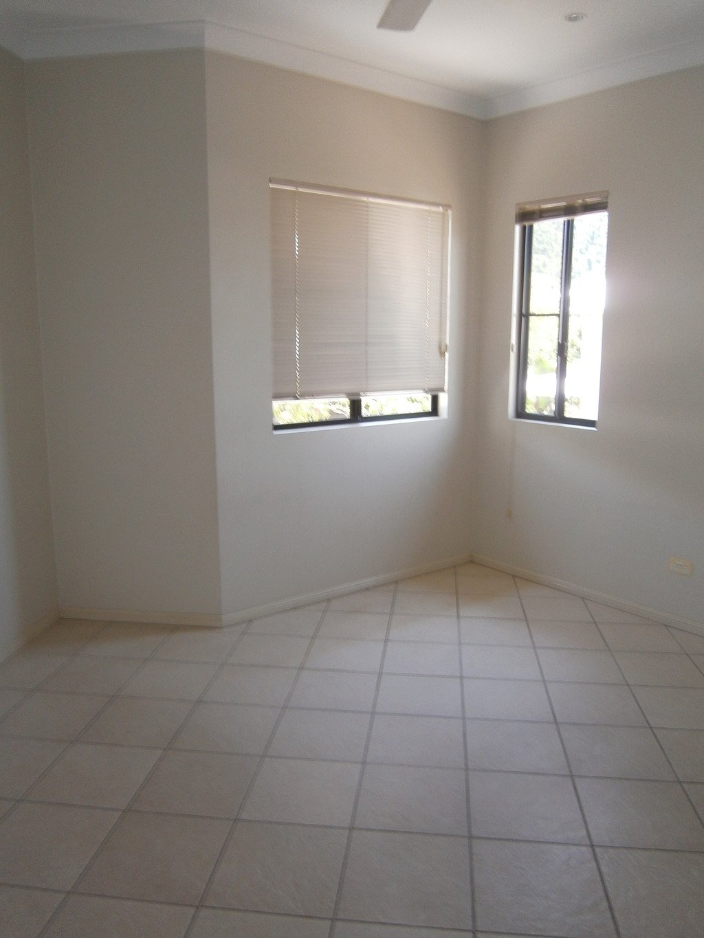 8/14 Altmann Avenue CANNONVALE 7