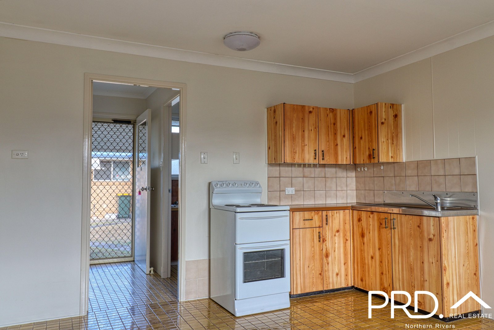 8/14 Bennett Street CASINO 2