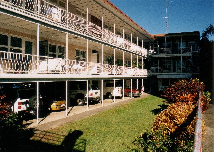 8/14 The Esplanade BURLEIGH HEADS 2