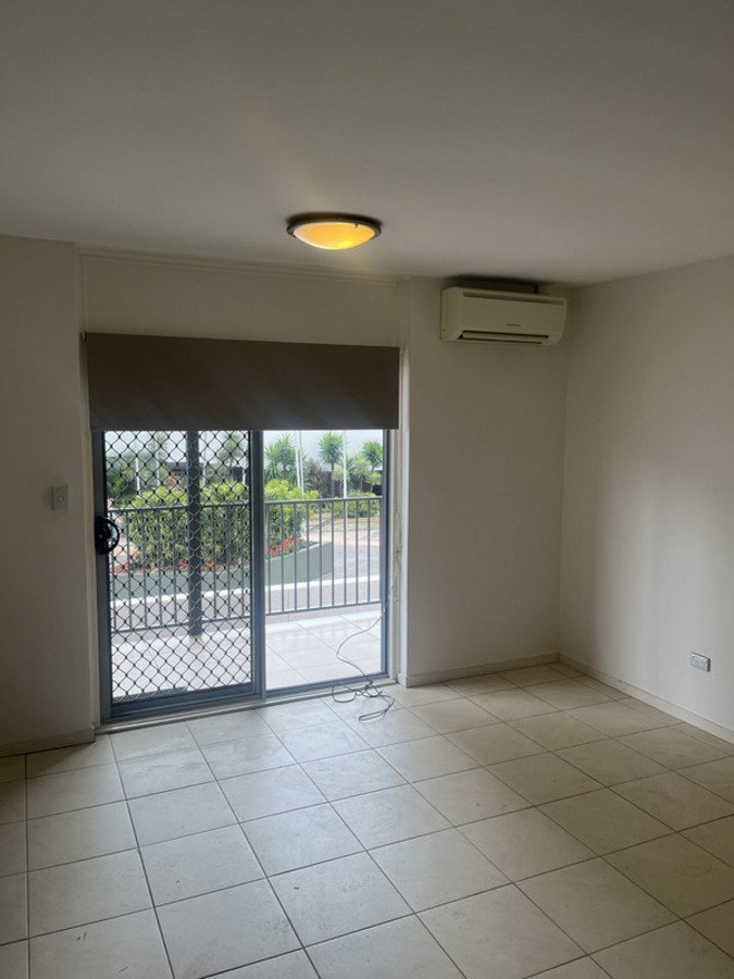 8/14 The Esplanade Burleigh Heads 4