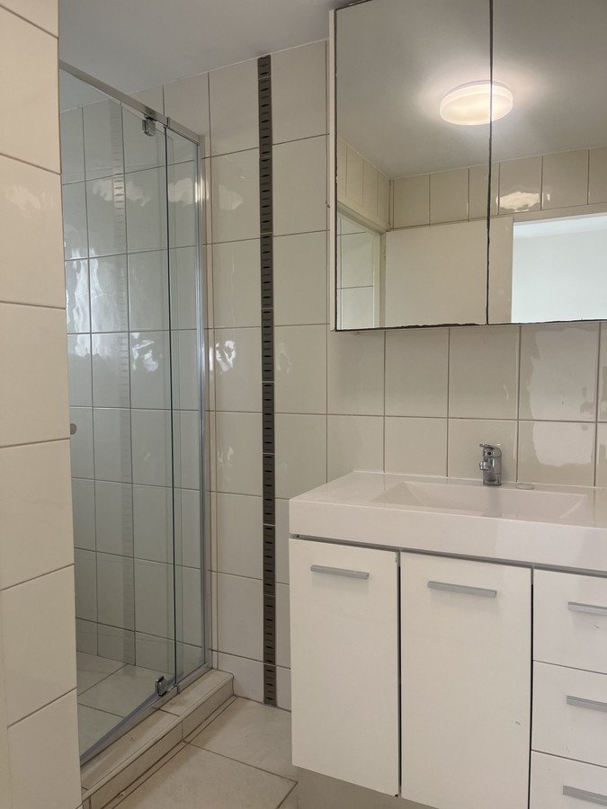 8/14 The Esplanade Burleigh Heads 5