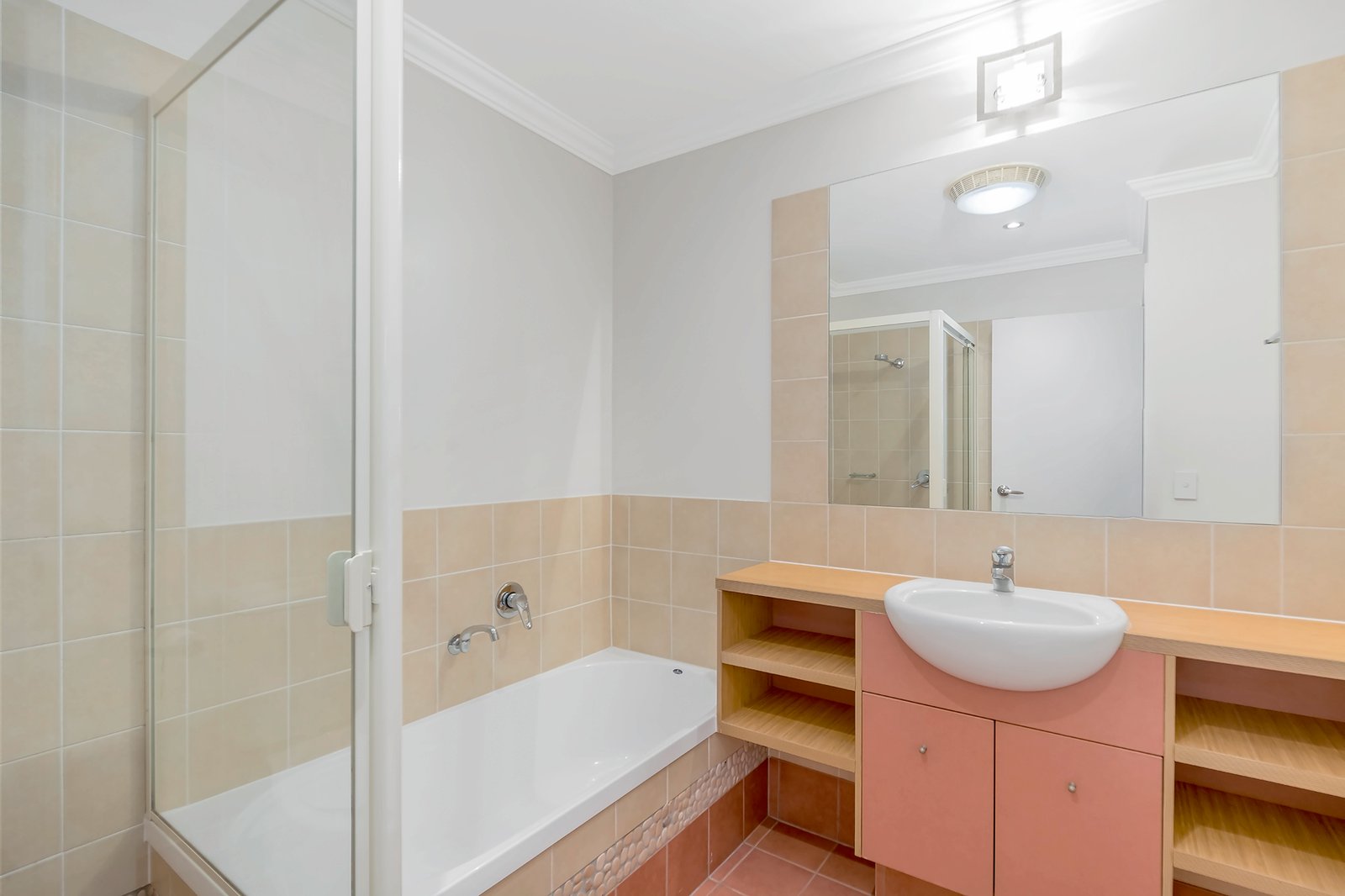 81/4 University Drive ROBINA 5