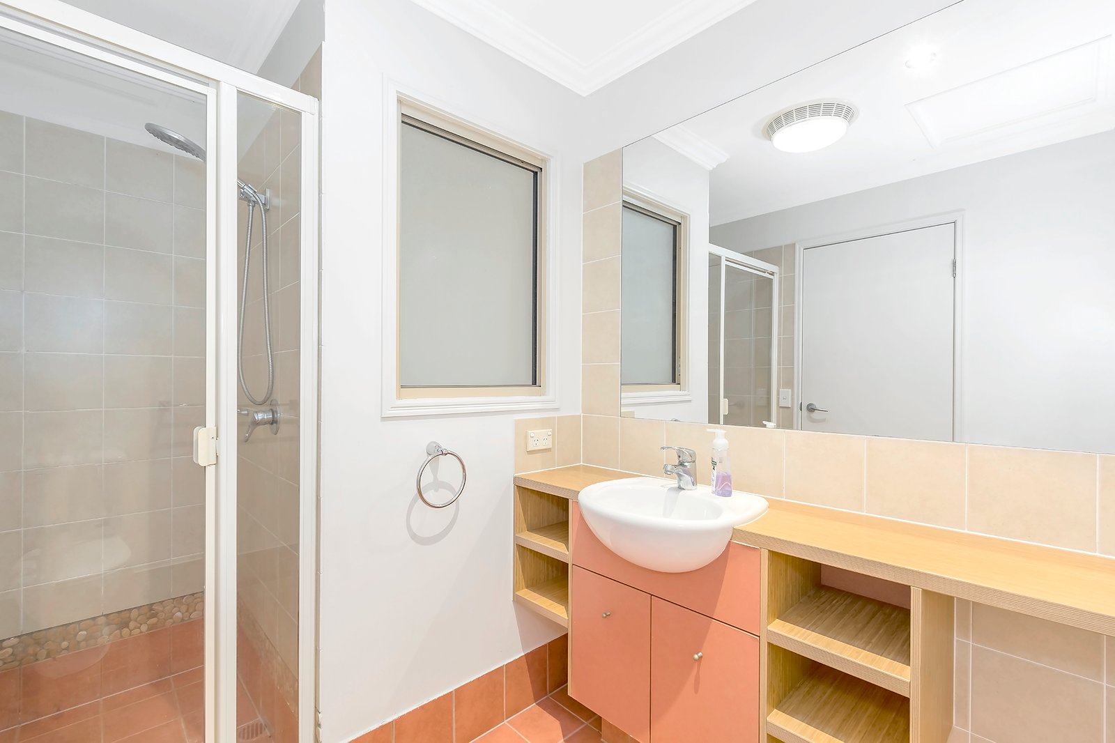 81/4 University Drive ROBINA 7