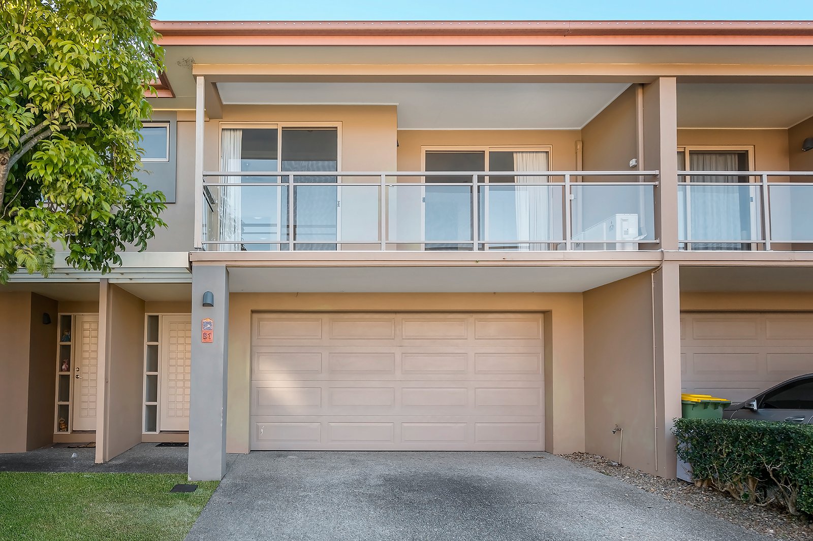 81/4 University Drive ROBINA 1