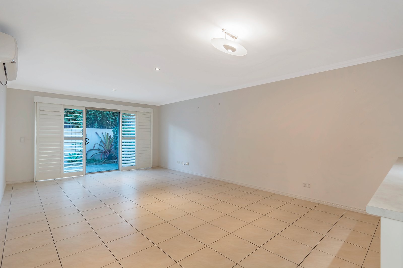81/4 University Drive ROBINA 2