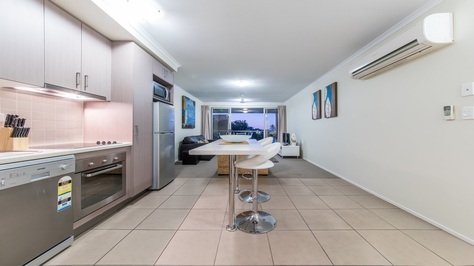 8/14 Waterson Way AIRLIE BEACH 6