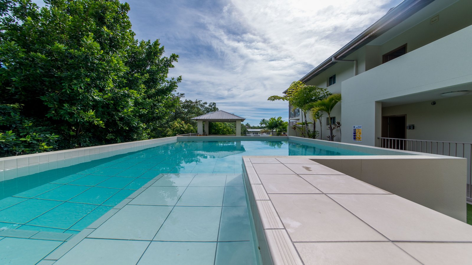 8/14 Waterson Way AIRLIE BEACH 10